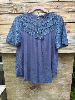 Cable & Gauge Blue Lace Yoke Short Sleeve Top Size Large